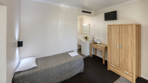 Family Room (Sleeps 6)