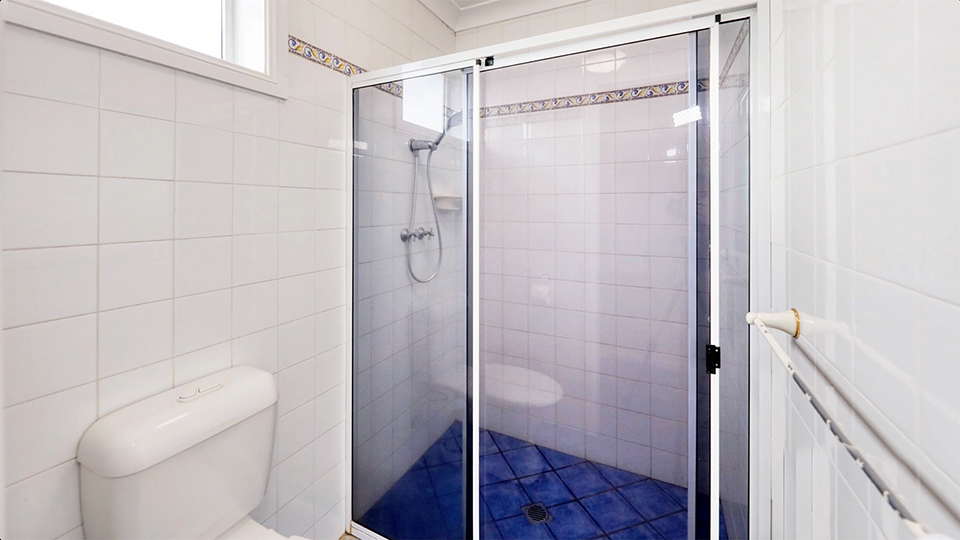 Downstrairs Queen Room